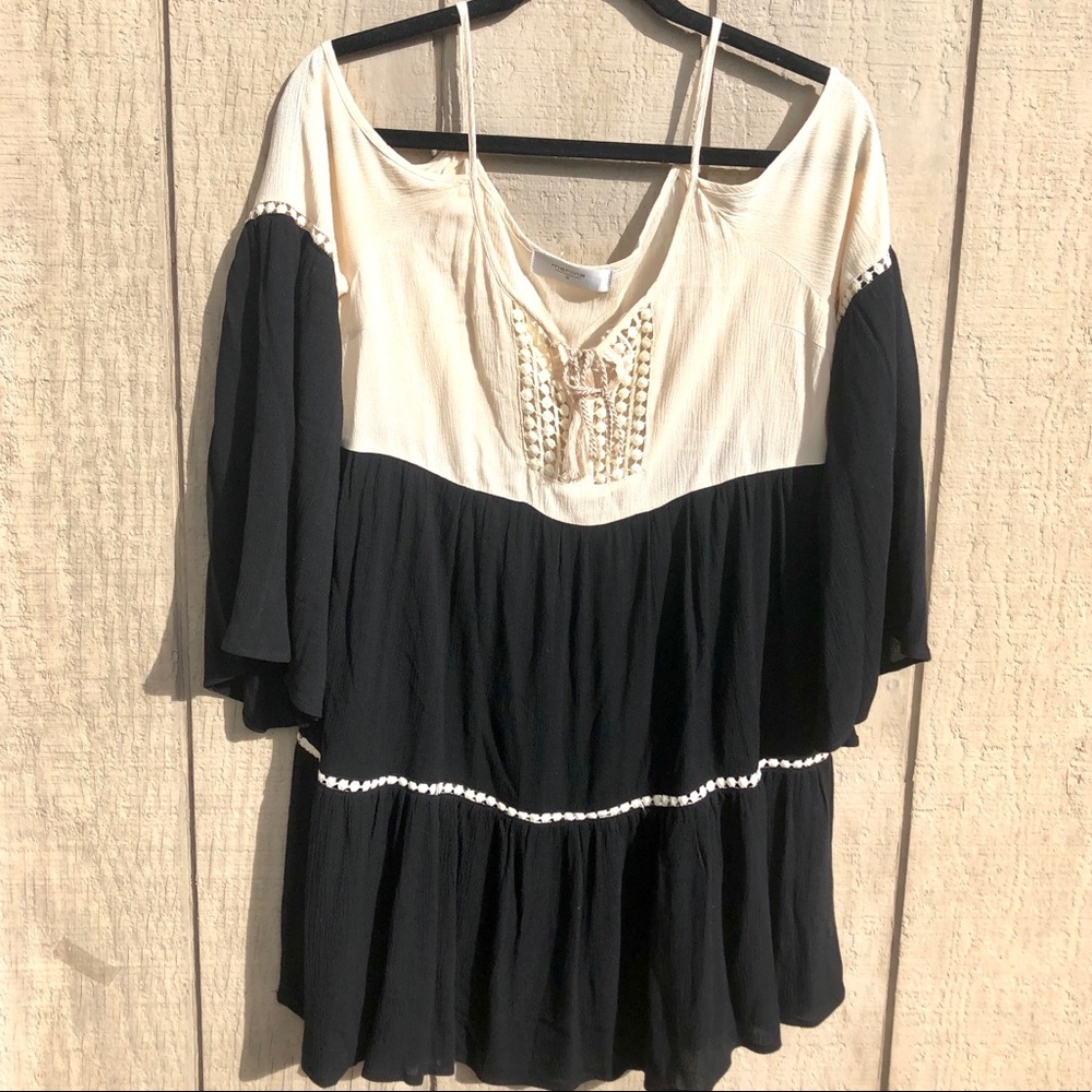 Mahina black & cream cold shoulder dress small